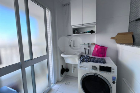 Apartamento à venda com 2 quartos, sendo 1 suíte, em Guilhermina, Praia Grande, SP