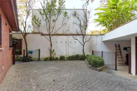 Sobrado à venda com 5 quartos, sendo 3 suítes, em Jardim dos Estados, São Paulo, SP