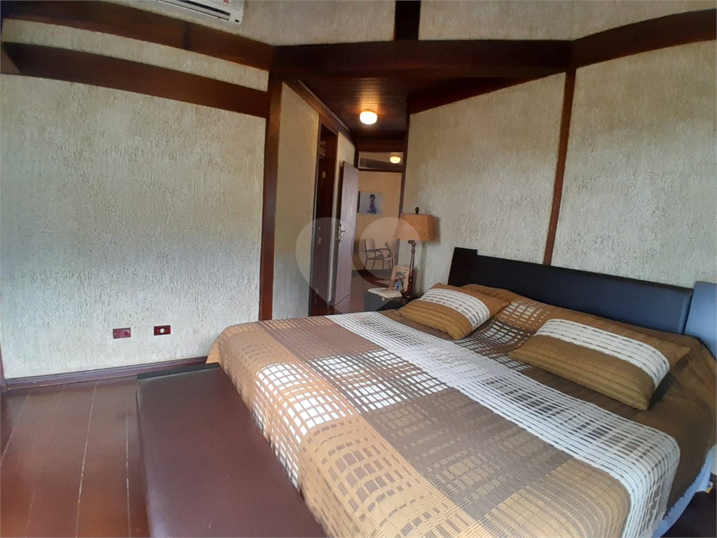 Casa à venda com 4 quartos, sendo 2 suítes, no condomínio Cantareira, Mairiporã - SP