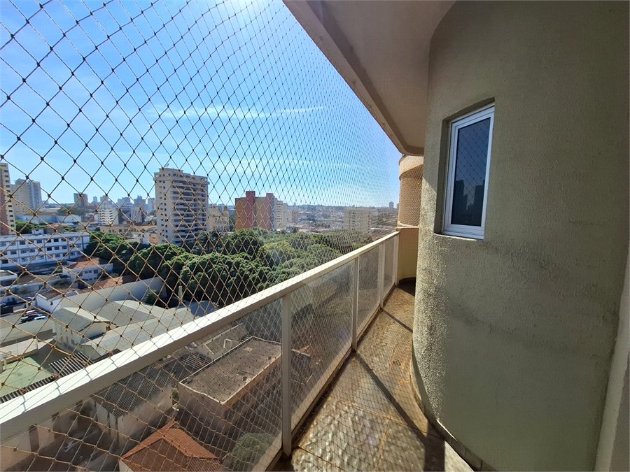 Apartamento à venda com 3 quartos, sendo 1 suíte, no Centro, Araraquara, SP