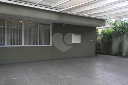 Sobrado à venda com 4 quartos, sendo 3 suítes, em Brooklin, São Paulo, SP
