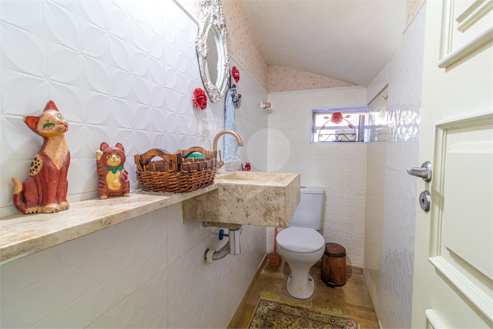 Sobrado à venda com 5 quartos, sendo 2 suítes, em Alto da Boa Vista, São Paulo, SP