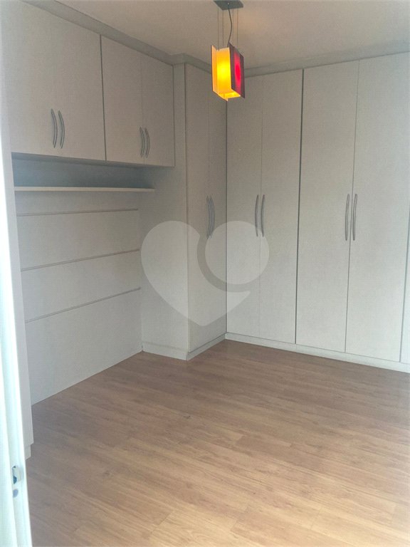 Sobrado à venda com 3 quartos, sendo 1 suíte, em Vila Constança, São Paulo, SP