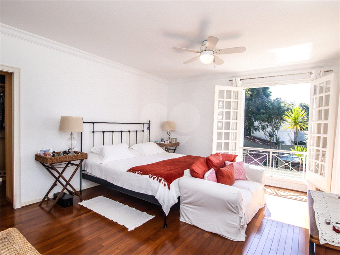 Casa à venda com 5 quartos, sendo 4 suítes, no condomínio Bounganville, São Paulo - SP