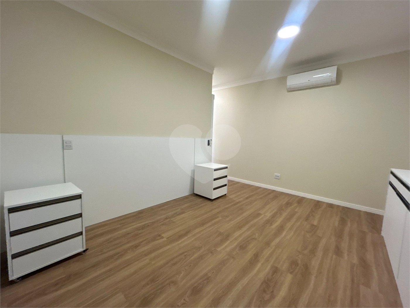 Casa à venda com 4 suítes no condomínio Chácara Ondina, Sorocaba - SP