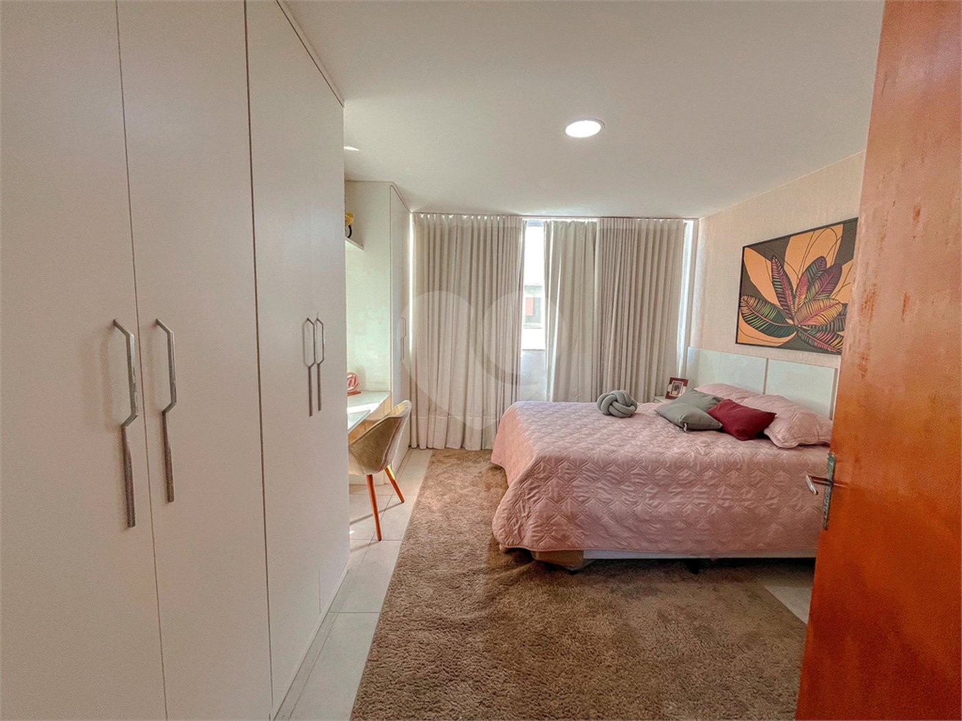 Casa à venda com 4 quartos, sendo 1 suíte, no condomínio Imperial Santa Cruz, Rio de Janeiro - RJ