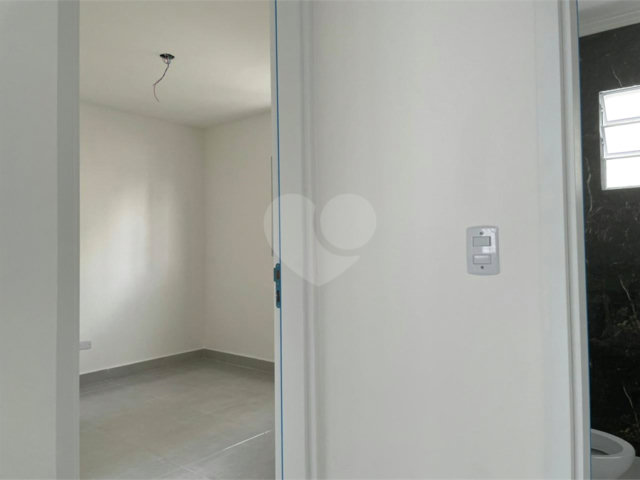 Casa à venda com 2 quartos no condomínio Hebe, São Paulo - SP