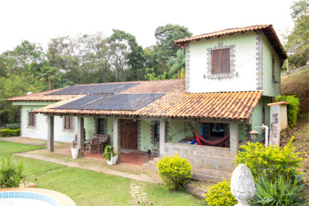 Casa à venda ou para alugar com 5 quartos, sendo 2 suítes, no condomínio Restinga Verde, São Roque - SP