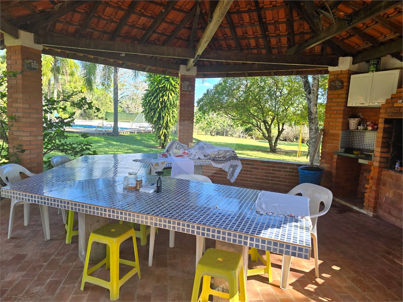 Chácara à venda com 4 quartos, sendo 1 suíte, em Cercadinho, Alambari, SP