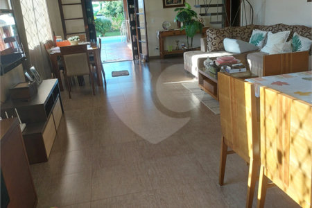 Casa Térrea à venda com 4 quartos, sendo 2 suítes,  em Vila Esperia ou Giglio, Atibaia, SP