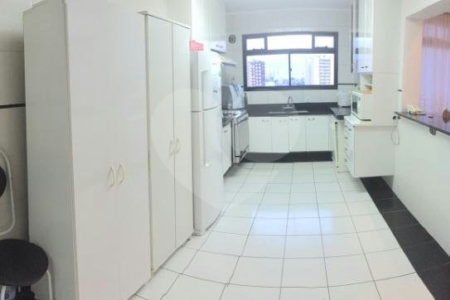 Oportunidade - Apto. 4 Suites / 4 Vagas de garagem