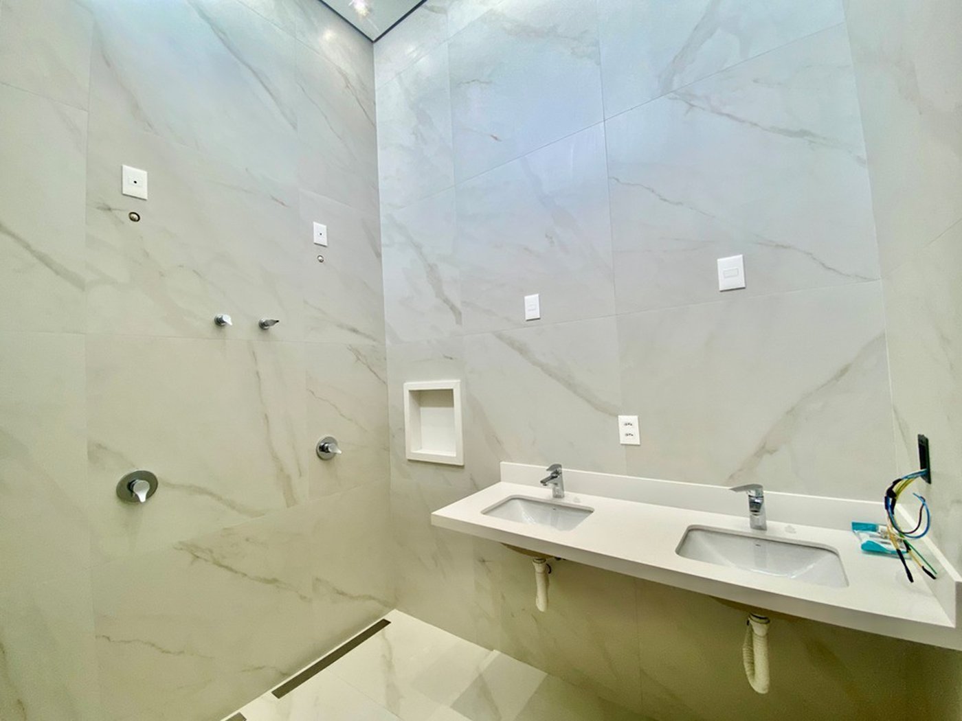 Casa à venda com 3 quartos, sendo 3 suítes, no condomínio Vila Giardino, Jundiaí - SP