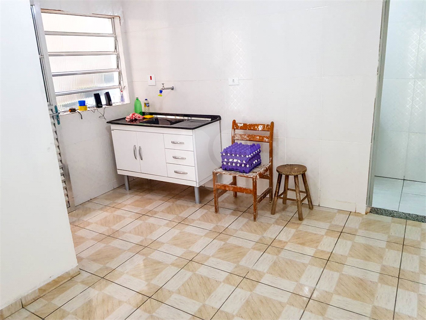 Sobrado para moradia de família grande ou para investidor.