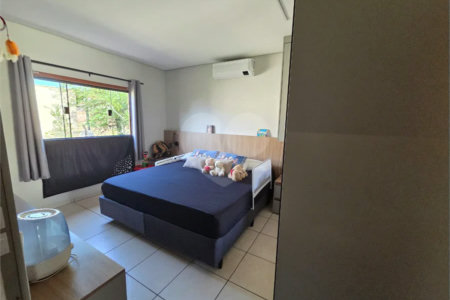 Casa com 3 dormitórios e piscina no Condomínio Cafezal VI em Itupeva SP