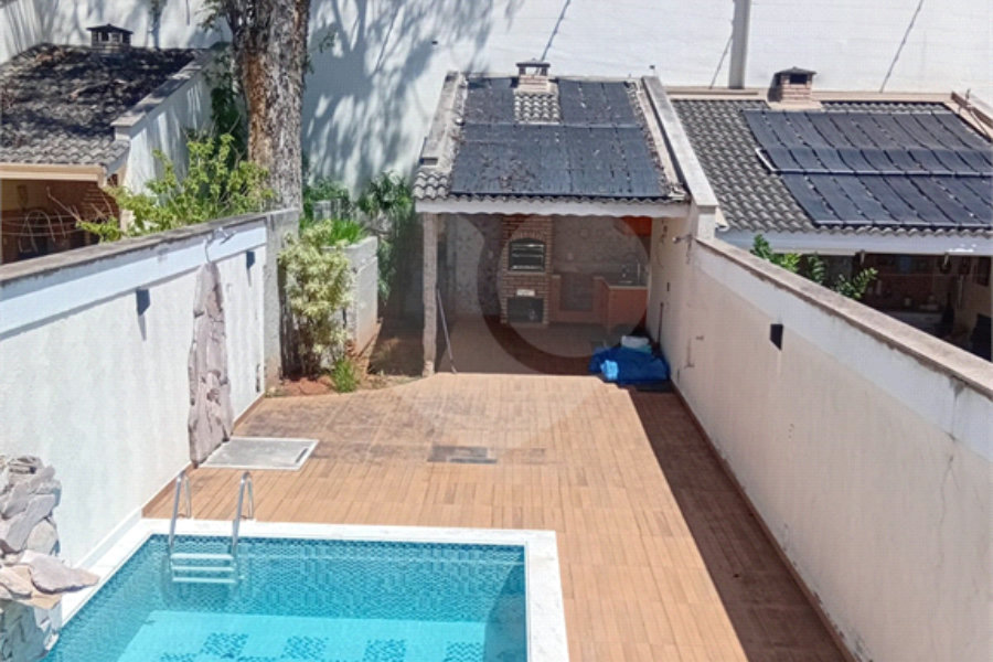 Casa à venda com 3 suítes no condomínio Residencial Jd. Floresta, São Paulo - SP