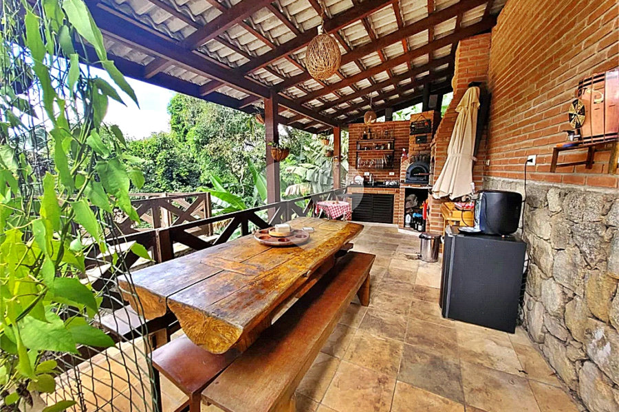 Casa à venda com 3 suítes no condomínio Cantareira, Mairiporã - SP