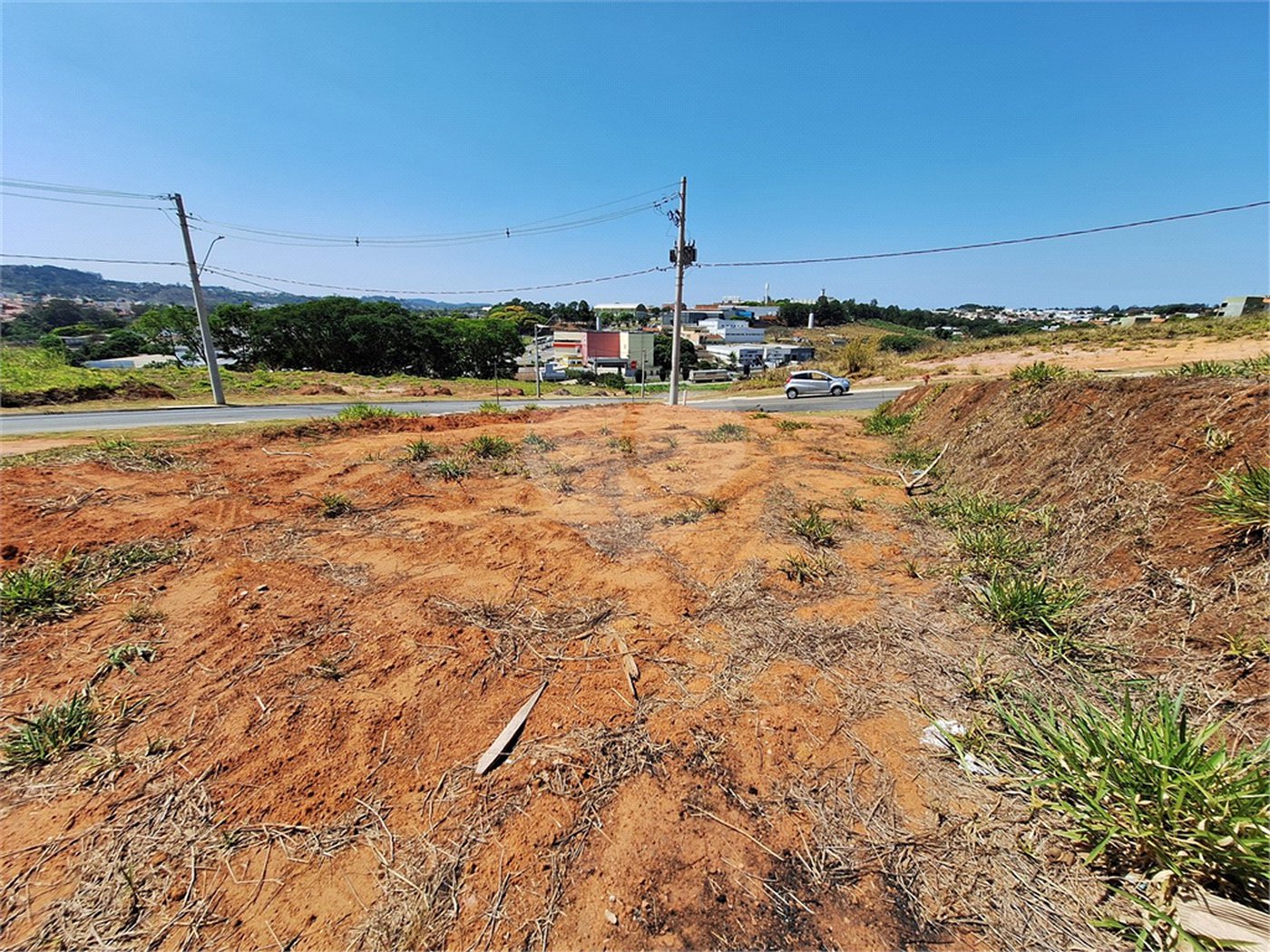 Terreno à venda com 1 suíte no condomínio Comercial Independência, Vinhedo - SP