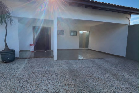 Casa à venda com 3 quartos, sendo 1 suíte,  em Santos Dumont, Três Lagoas, MS