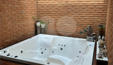 Casa à venda com 4 quartos, sendo 2 suítes,  no condomínio Chacara Marques, Santana de Parnaíba - SP
