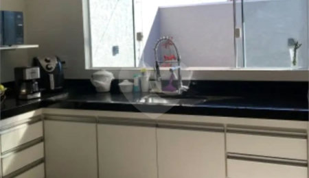 Casa à venda com 3 quartos, sendo 1 suíte, em Vila Batista, Bragança Paulista, SP