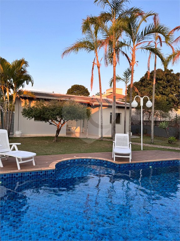 Casa à venda com 4 quartos, sendo 3 suítes, no condomínio Terras de Mont Serrat, Salto - SP