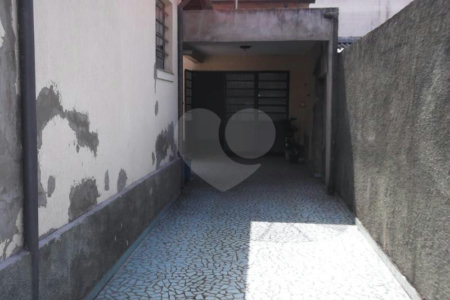 Casa térrea à venda na Saúde - terreno plano 250m² - 3 Quartos/5 Vagas