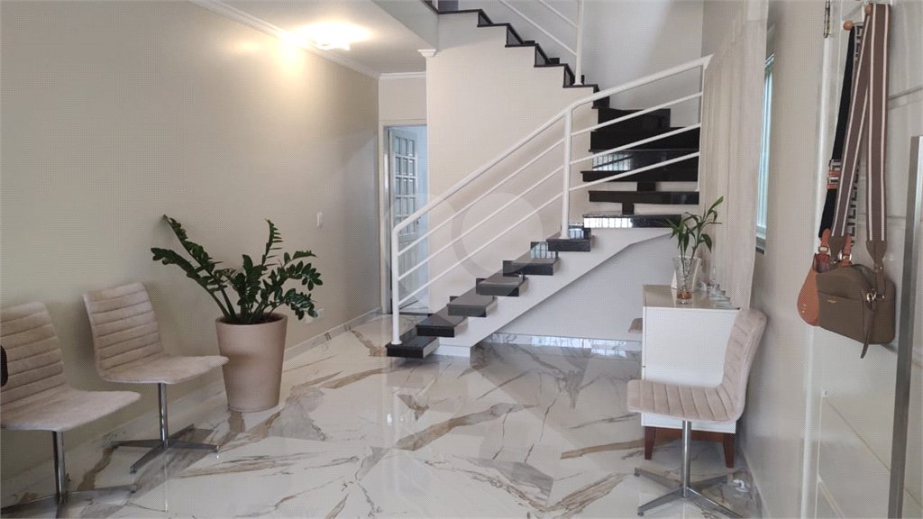 Sobrado à venda com 3 quartos, sendo 1 suíte, em Chora Menino, São Paulo, SP