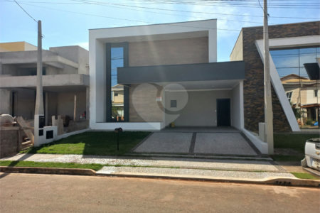 Casa à venda com 3 suítes no condomínio Reserva Real, Paulínia - SP