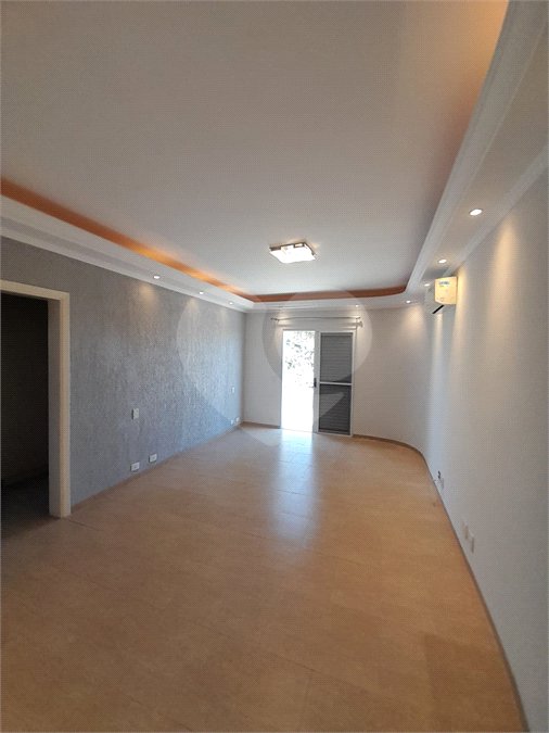 Casa à venda com 4 quartos, sendo 3 suítes, no condomínio Residencial Terras de Vinhedo, Vinhedo - SP