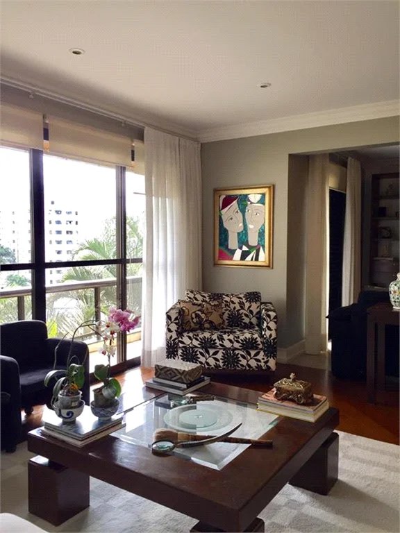 Apartamento à venda com 3 suítes em Vila Suzana, São Paulo, SP