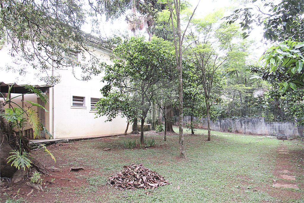 Casa à venda com 4 quartos, sendo 2 suítes,  no condomínio Chácara Flora, São Paulo - SP