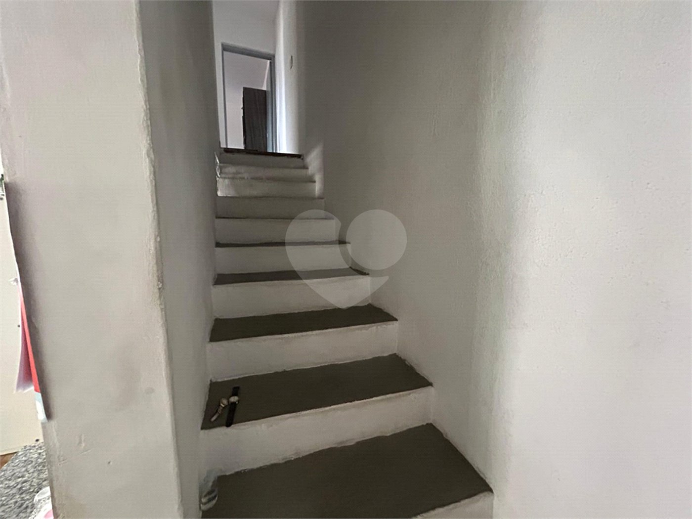 Sobrado à venda com 6 quartos, sendo 1 suíte,  em Vila do Encontro, São Paulo, SP