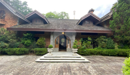 Casa à venda ou para alugar com 5 quartos, sendo 3 suítes,  em Fazenda Morumbi, São Paulo, SP