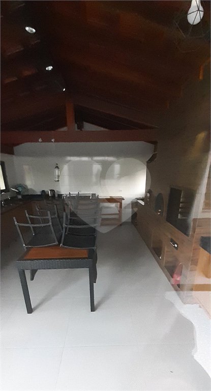 Casa à venda ou para alugar com 5 quartos, sendo 1 suíte, no Centro, Bom Jesus dos Perdões, SP