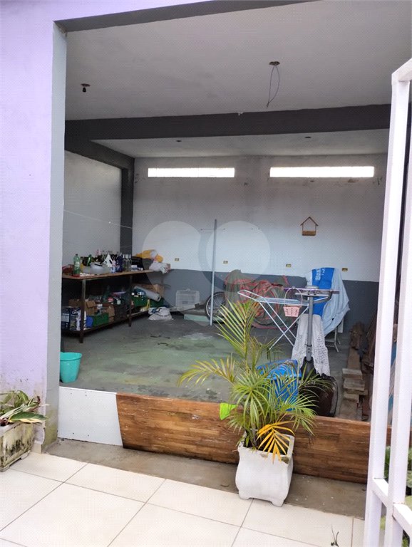 Sobrado à venda com 3 quartos, sendo 1 suíte,  em Jardim Varan, Suzano, SP