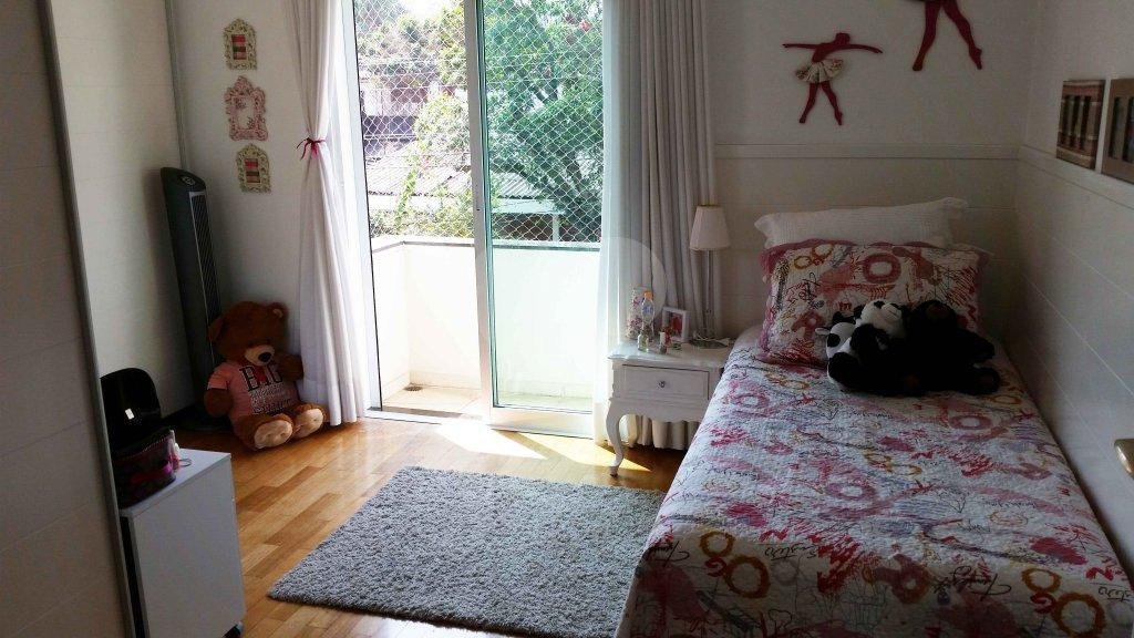Casa à venda com 4 suítes em Granja Julieta, São Paulo, SP