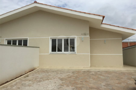 Casa à venda com 3 quartos, sendo 1 suíte,  no condomínio Marf Iii- Fase III, Bom Jesus dos Perdões - SP