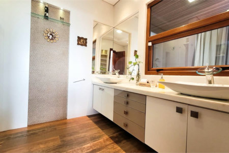 Casa à venda com 5 quartos, sendo 4 suítes,  em Albatroz, Armação dos Búzios, RJ