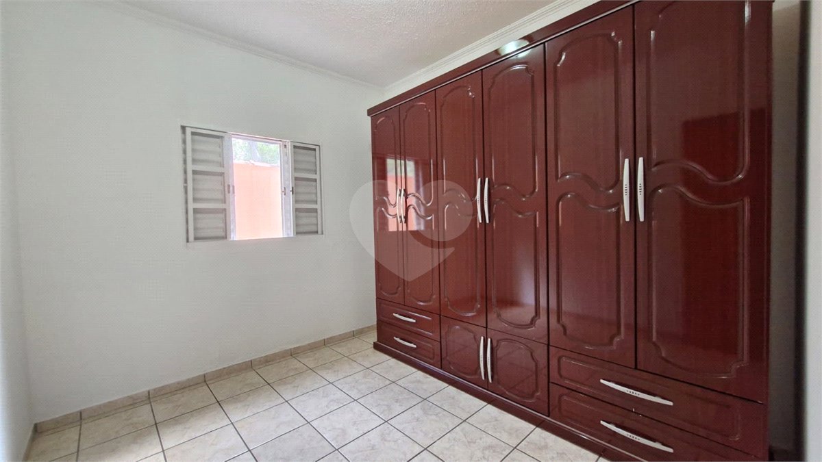 Casa para alugar com 3 quartos, sendo 1 suíte, no condomínio Santa Mônica, Atibaia - SP
