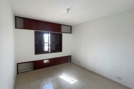 Sobrado à venda com 4 quartos, sendo 1 suíte, em Jardim Ester Yolanda, São Paulo, SP