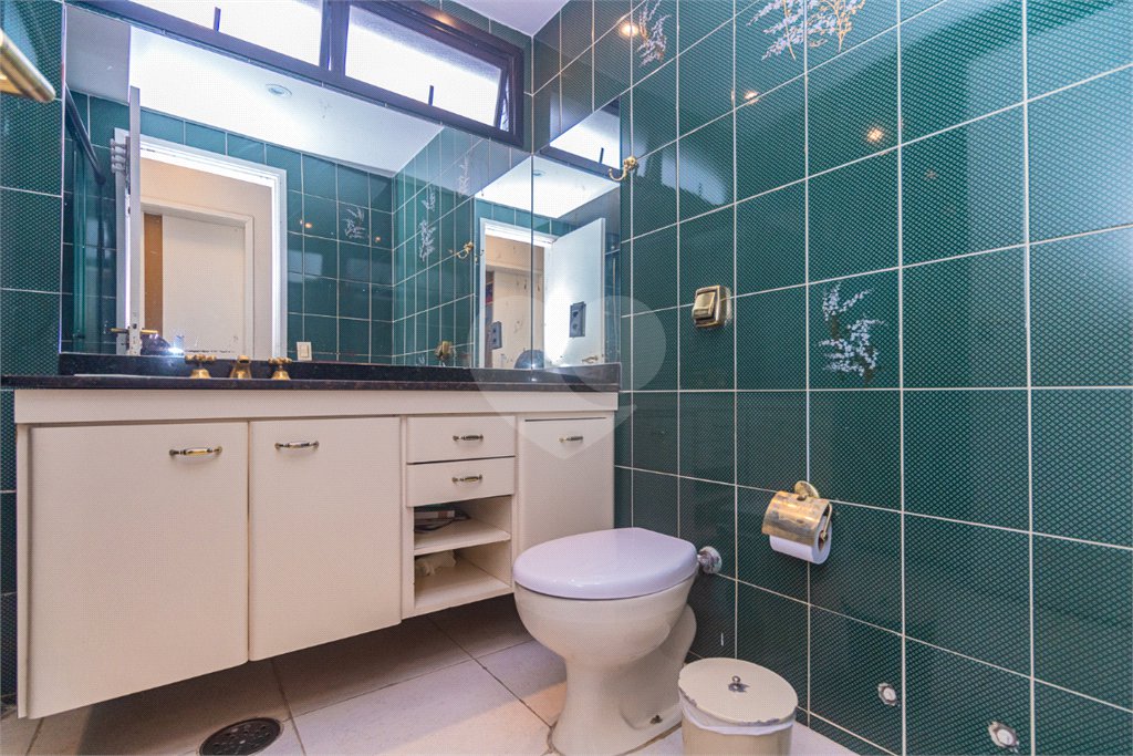 Apartamento à venda com 3 quartos, sendo 1 suíte, em Moema, São Paulo, SP