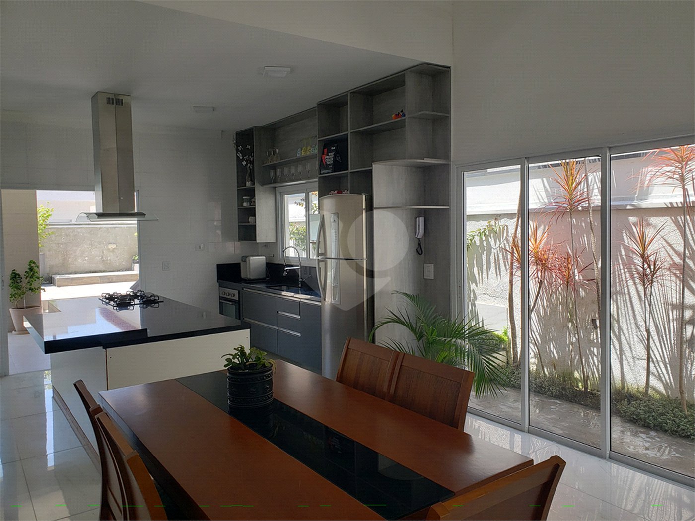 Casa à venda com 3 suítes no condomínio Residencial Veredas, Mogi das Cruzes - SP