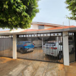 Casa à venda com 3 quartos, sendo 1 suíte, em Vila Harmonia, Araraquara, SP