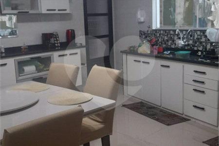 Sobrado à venda com 3 quartos, sendo 1 suíte, em Vila Curuçá, São Paulo, SP