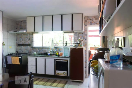 Casa à venda com 3 quartos, sendo 1 suíte, em Vila Universitária, São Paulo, SP