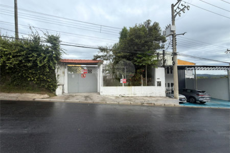 Casa à venda com 3 quartos, sendo 1 suíte, em Chácara Primavera, Suzano, SP
