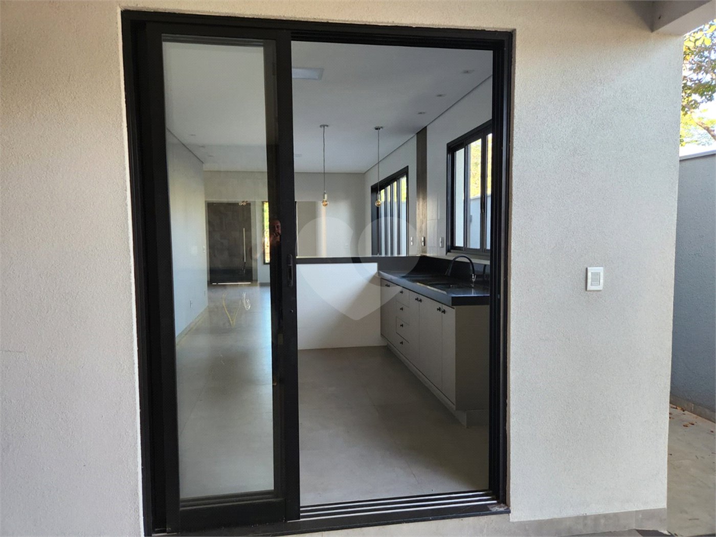 Casa à venda com 3 quartos, sendo 1 suíte, no condomínio Jd. Parque Alvorada, Araraquara - SP