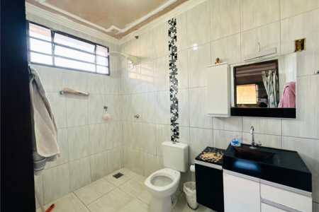 Casa á venda, com 03 Dormitórios, em São Carlos.