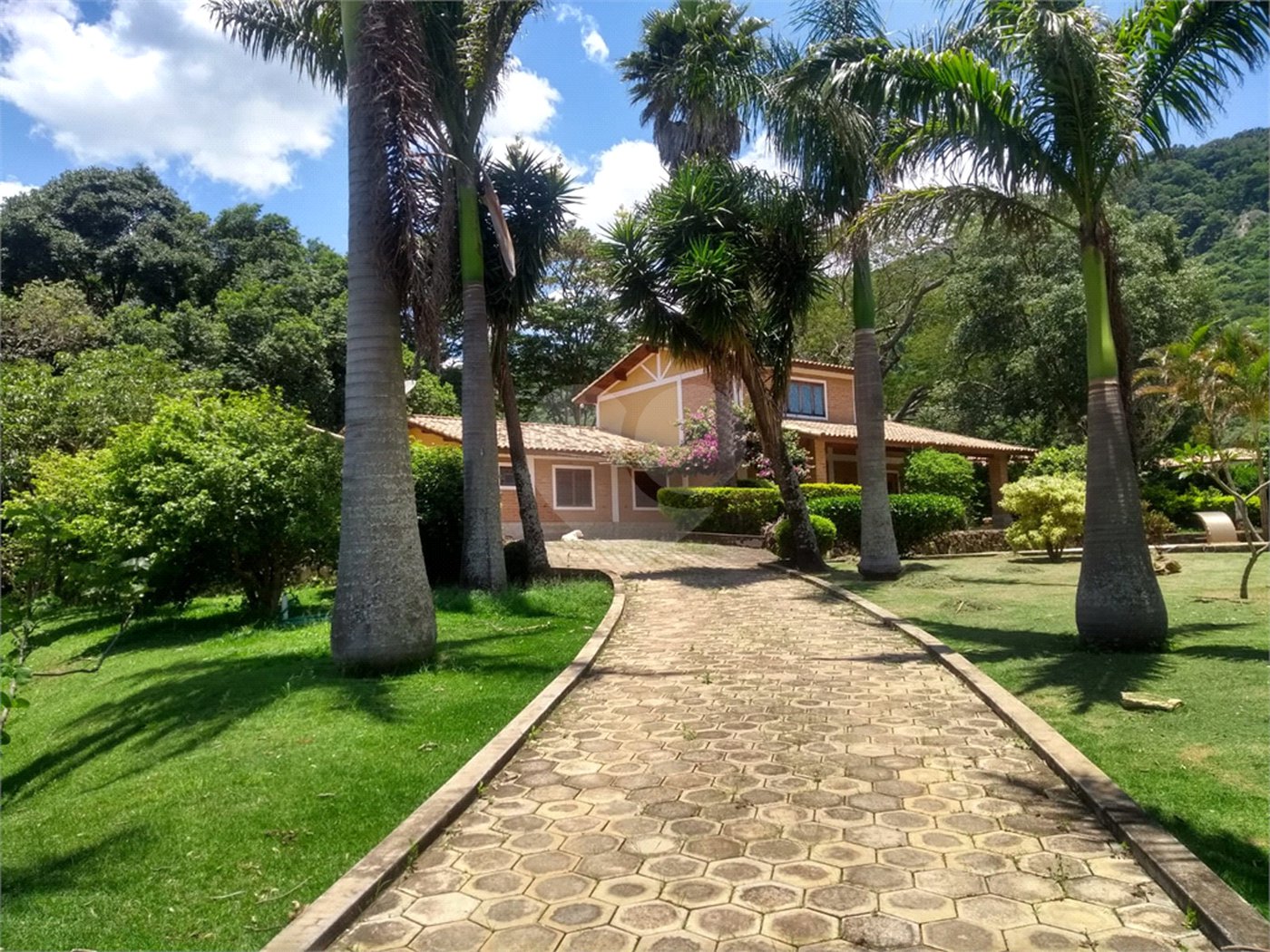Chácara à venda com 4 quartos, sendo 1 suíte, em Bairro dos Pires, Extrema, MG