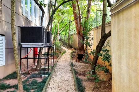 Apartamento à venda com 3 quartos, sendo 1 suíte,  em Vila Andrade, São Paulo, SP